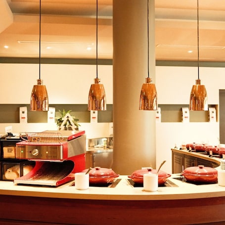 Daily buffet breakfast (AUD 38 per person)