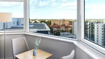 Superior Room, 1 King Bed | Premium bedding, pillowtop beds, minibar, in-room safe