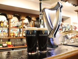 2 bar/lounge, pub