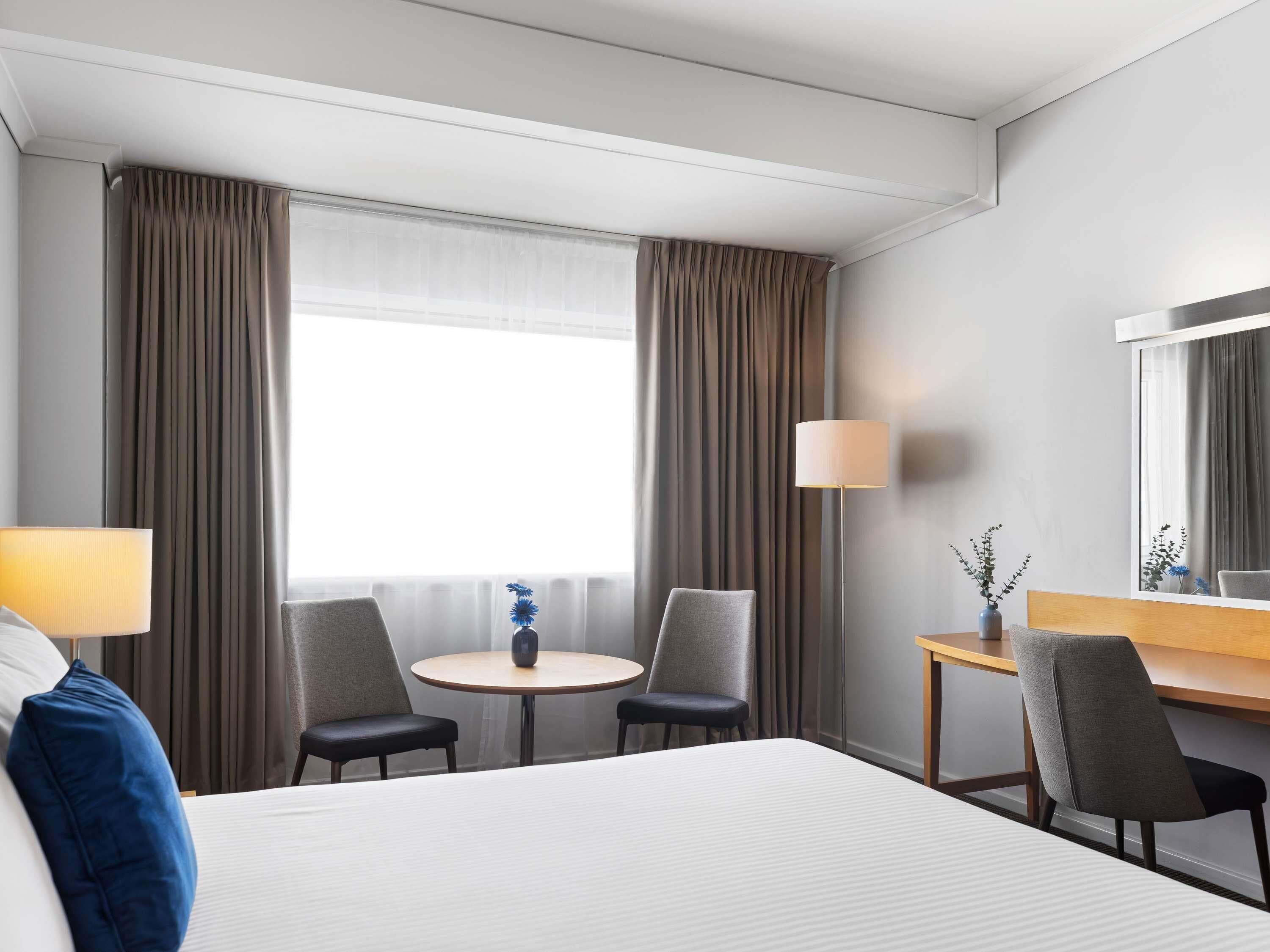 經典客房, 1 張特大雙人床 | 高級寢具、舒適加層、迷你吧、客房內保險箱