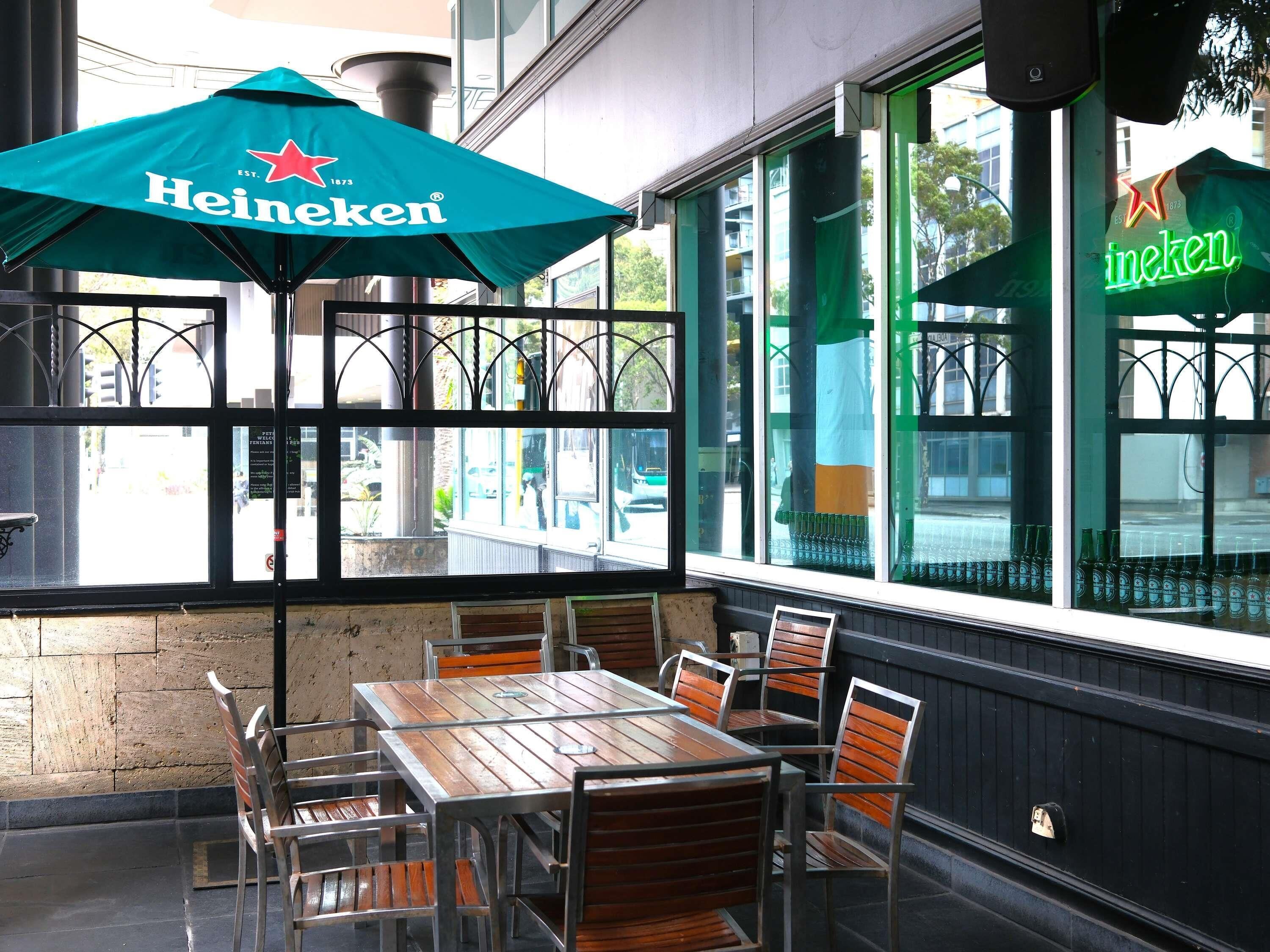 2 restaurants, breakfast, lunch, dinner served; international cuisine