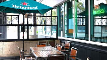 2 restaurants, breakfast, lunch, dinner served; international cuisine