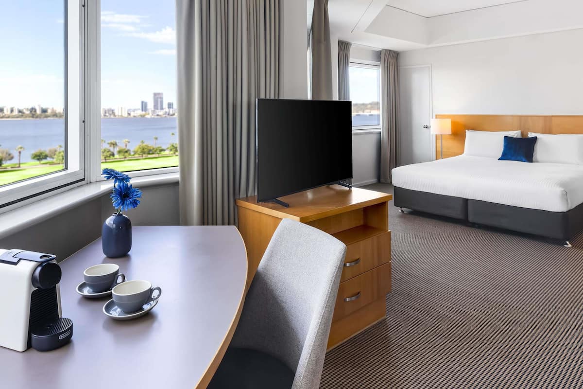 Junior Suite River View, 1 King Bed | Premium bedding, pillowtop beds, minibar, in-room safe