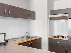 Suite – executive | Eget kjøkken | Kjøleskap, kaffetrakter/tekoker og vannkoker