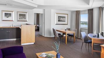 Superior Suite River View, 1 King Bed