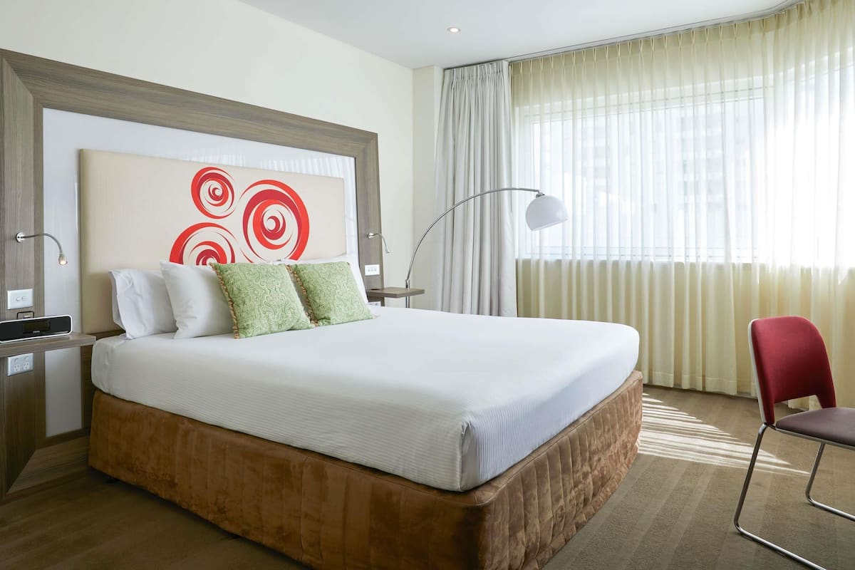 Standard Room, 1 King Bed | 1 bedroom, premium bedding, pillowtop beds, minibar