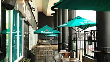 2 restaurants, breakfast, lunch, dinner served; international cuisine