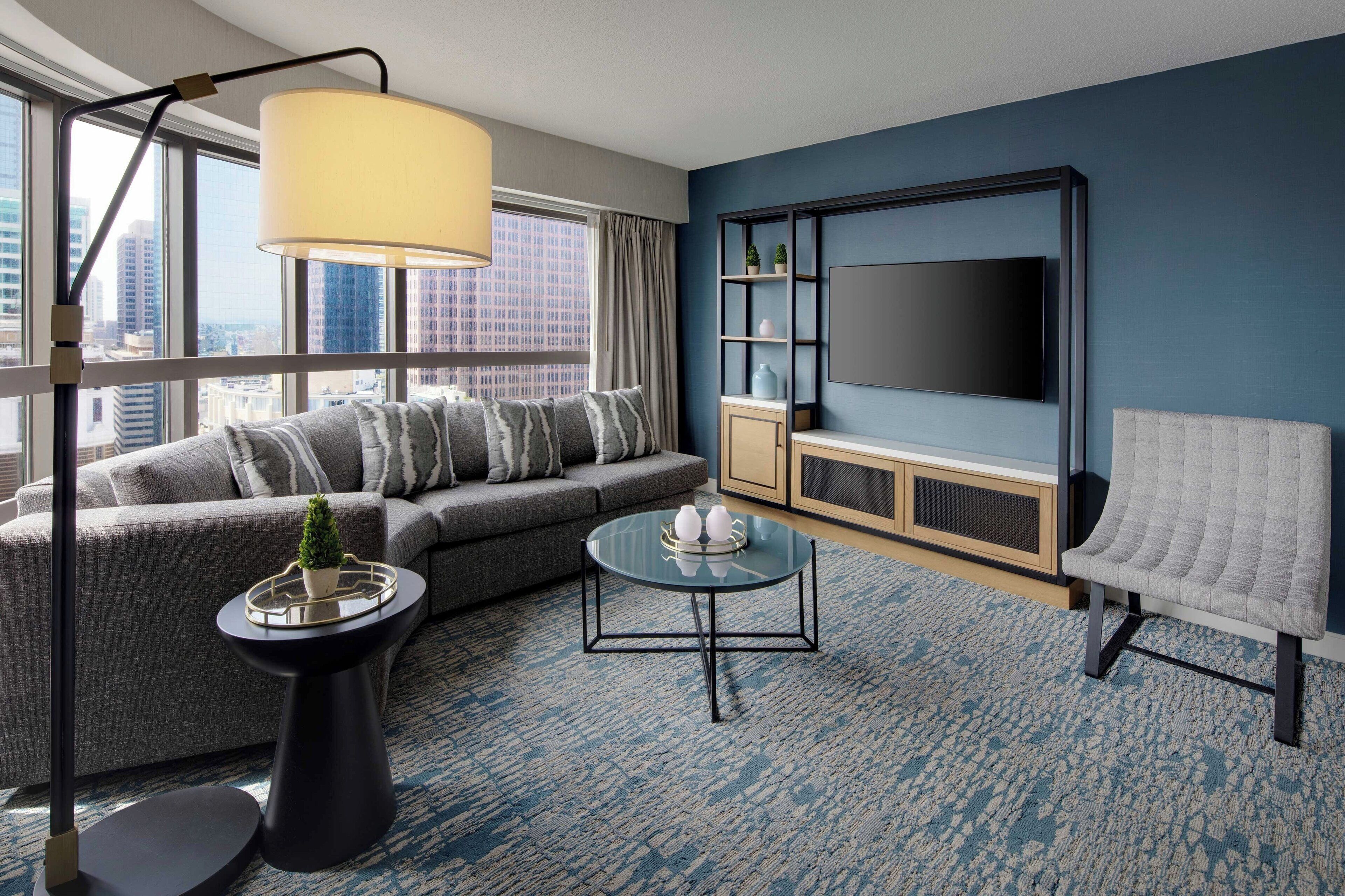 42–tuumainen taulutelevisio, jossa kaapelikanavat