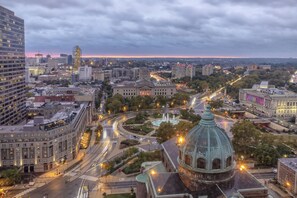 Vue sur la ville depuis l’hébergement