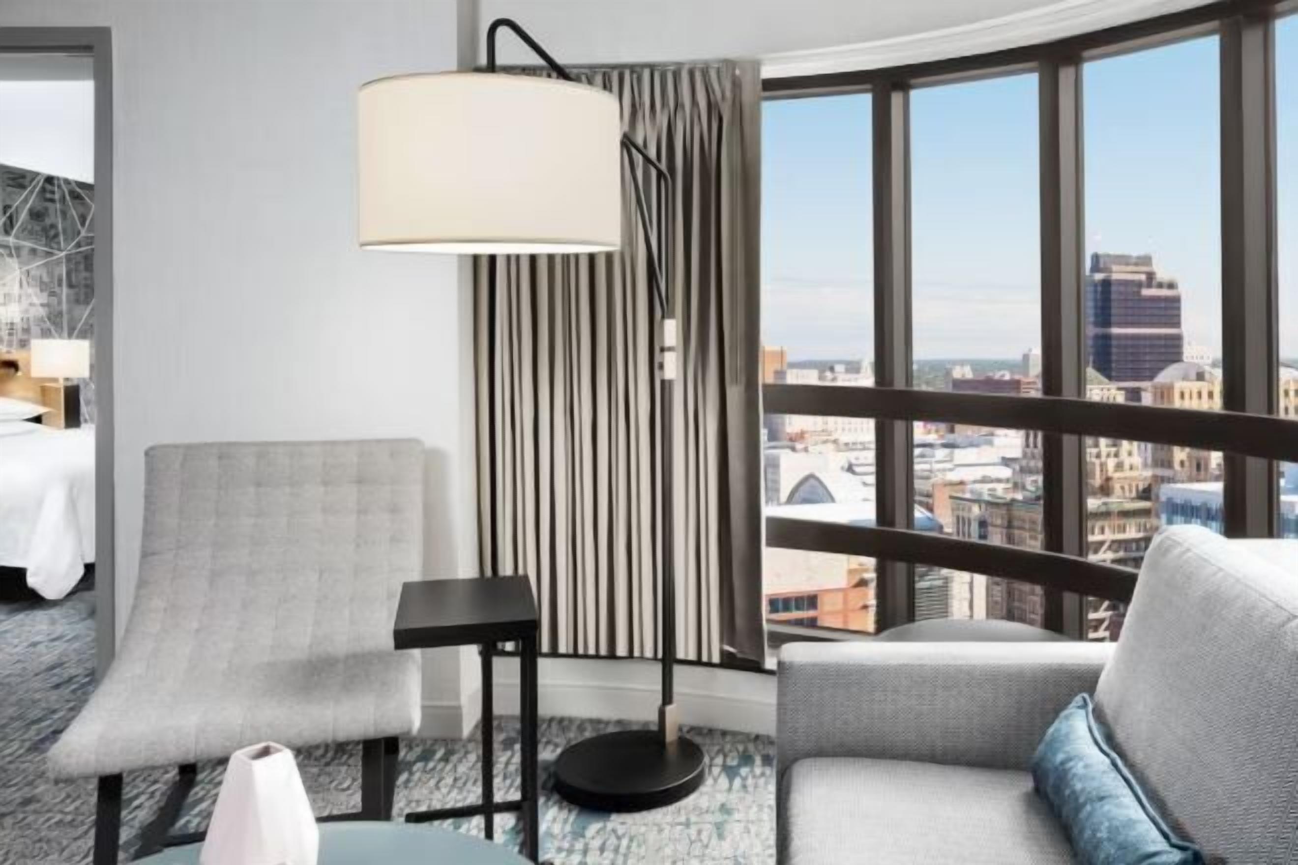 Televisión de pantalla plana, películas con cargo