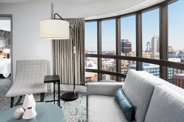 Junior Suite, 1 Bedroom (King Bed) | Living room | 42-inch flat-screen TV with cable channels, TV, pay movies