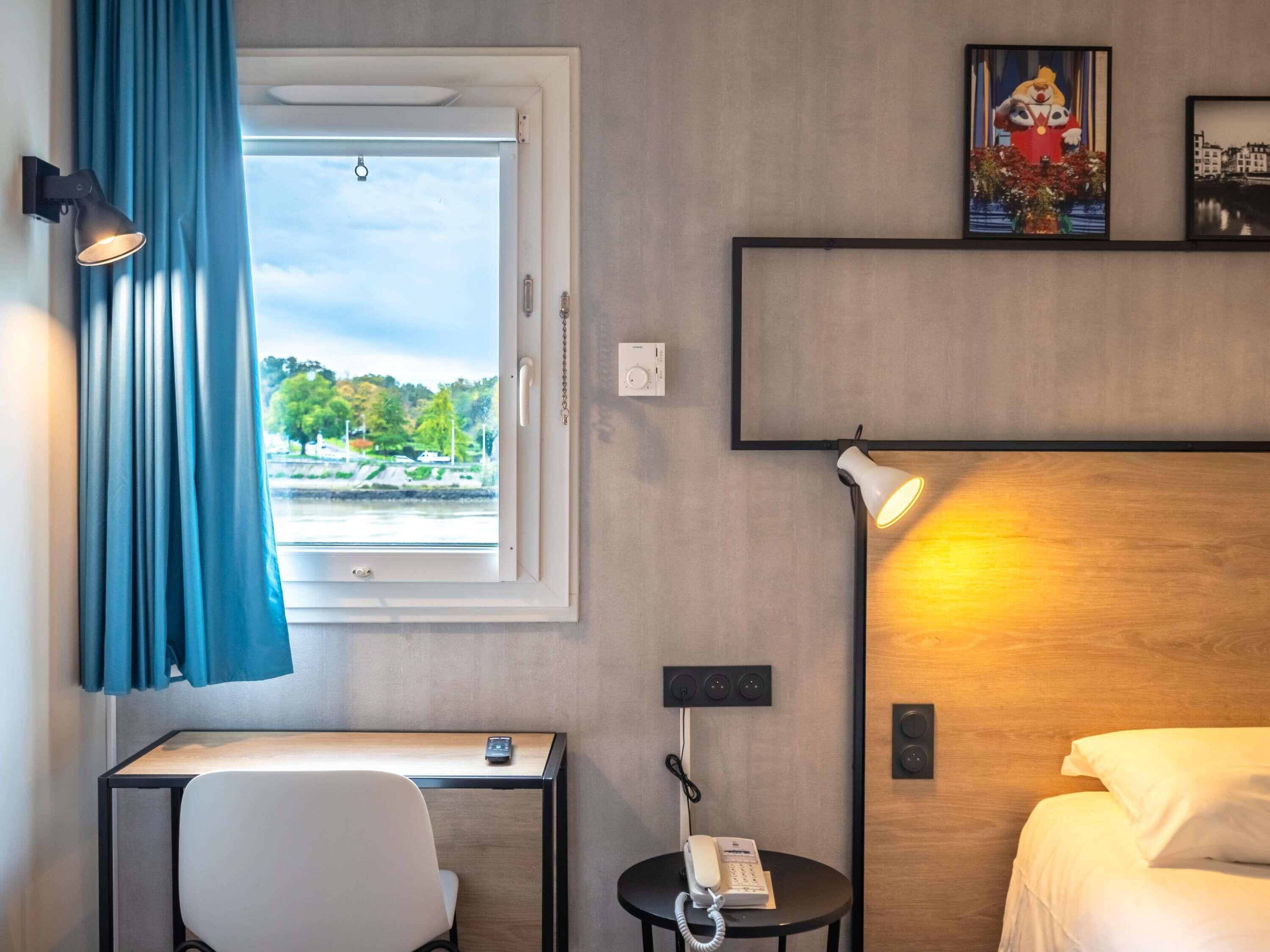 in-room safe, individually decorated, individually furnished, desk