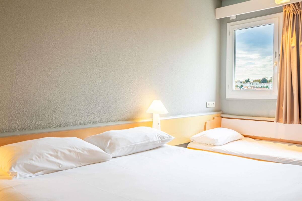 in-room safe, individually decorated, individually furnished, desk