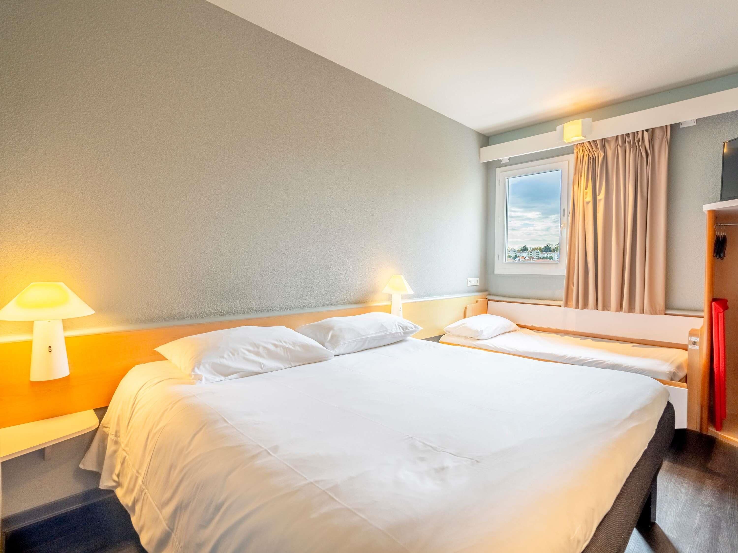 in-room safe, individually decorated, individually furnished, desk