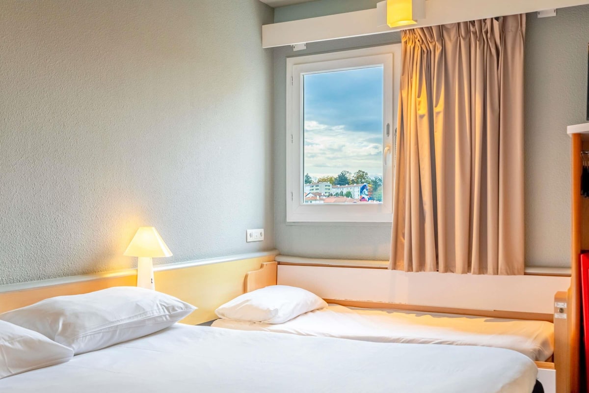 in-room safe, individually decorated, individually furnished, desk