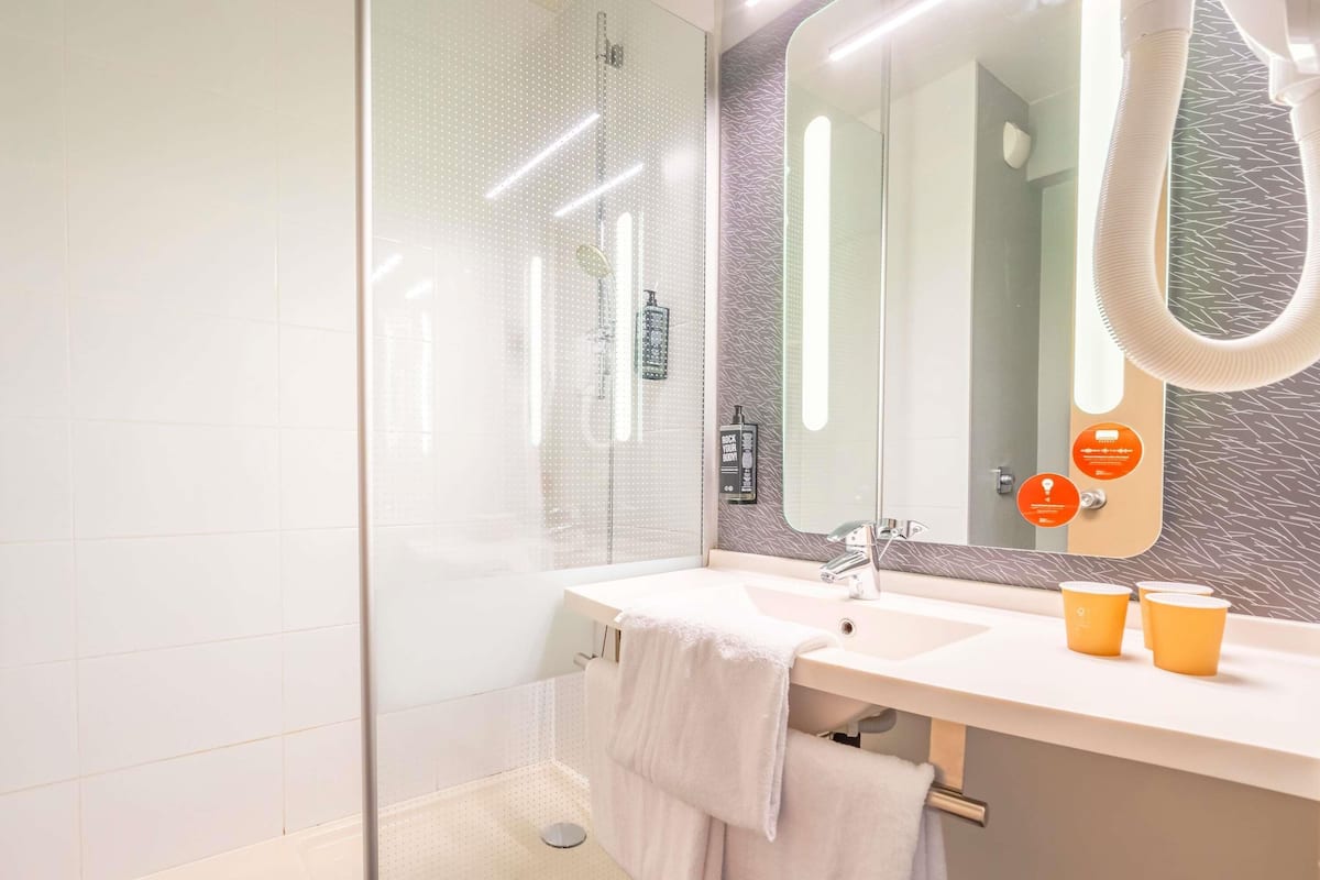 in-room safe, individually decorated, individually furnished, desk