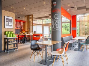 每日供应自助式早餐（每人 EUR 11.90）