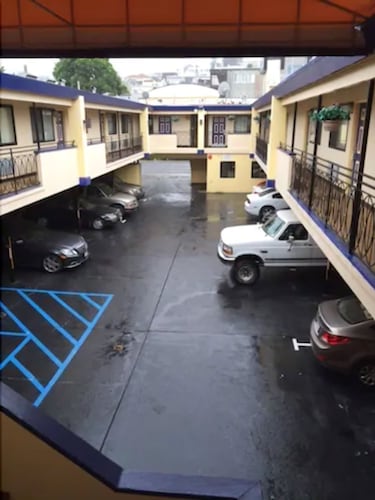 Days Inn by Wyndham San Francisco - Lombard