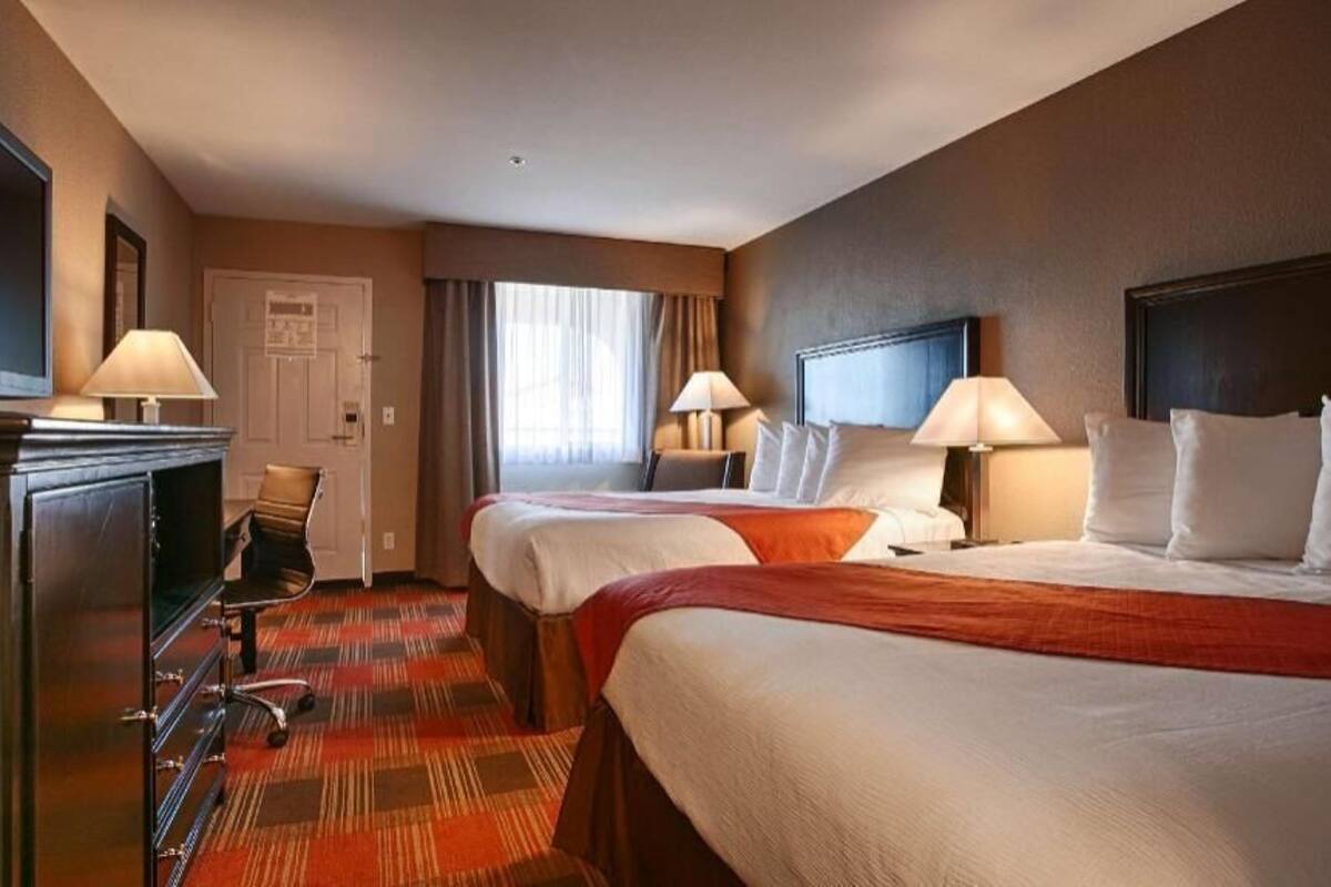 Coffre-fort, bureau, espace de travail pour ordinateurs portables