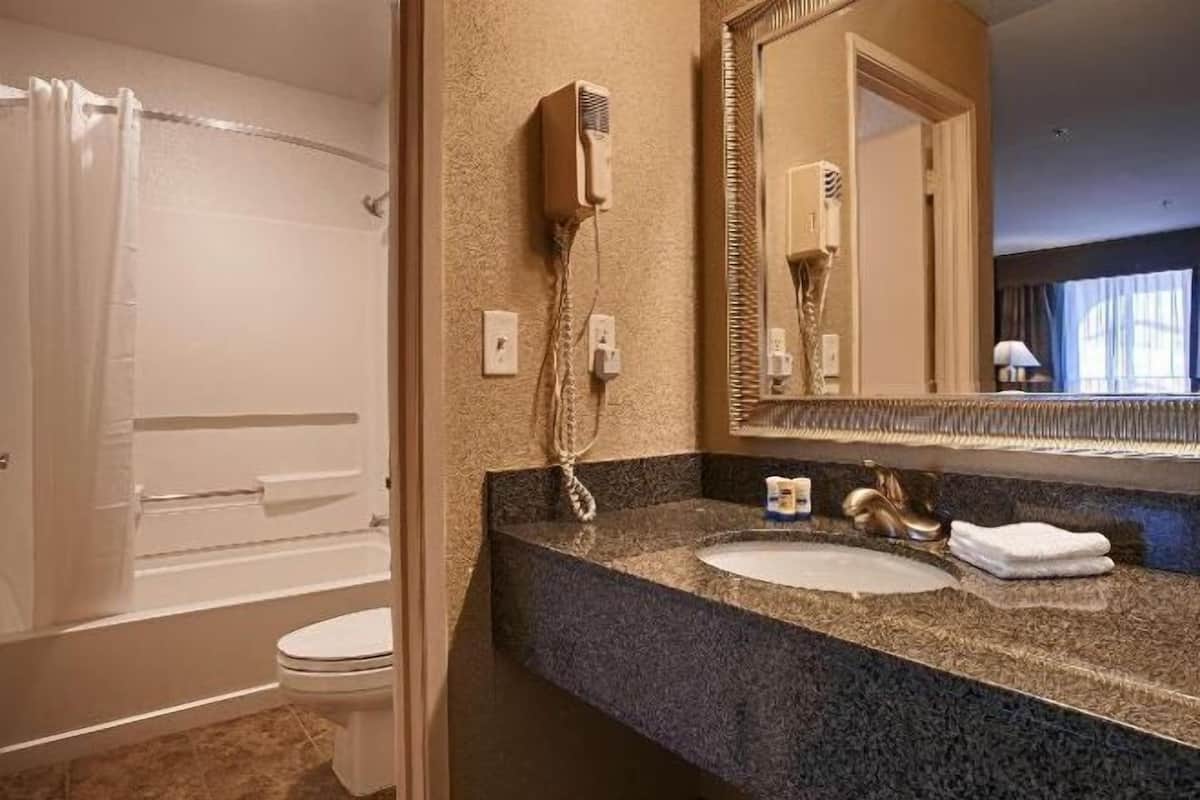 Ducha, artículos de tocador gratuitos, secador de pelo, toallas