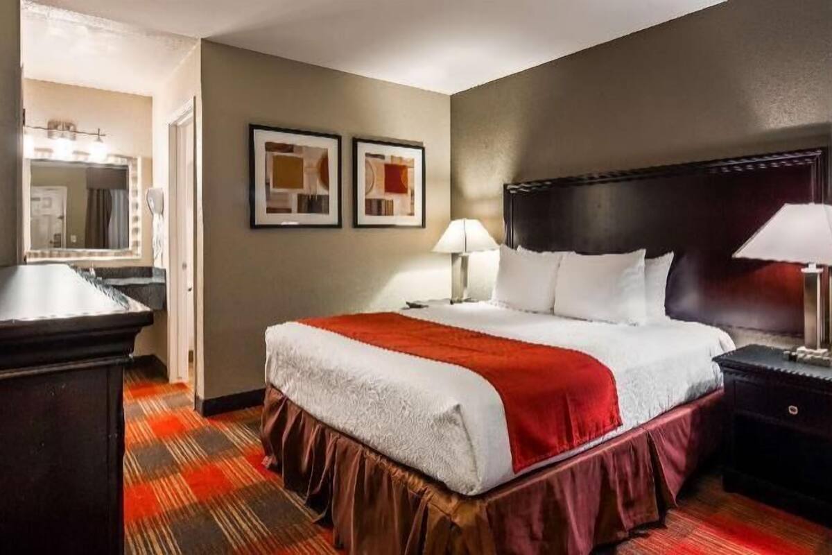 Coffre-fort, bureau, espace de travail pour ordinateurs portables