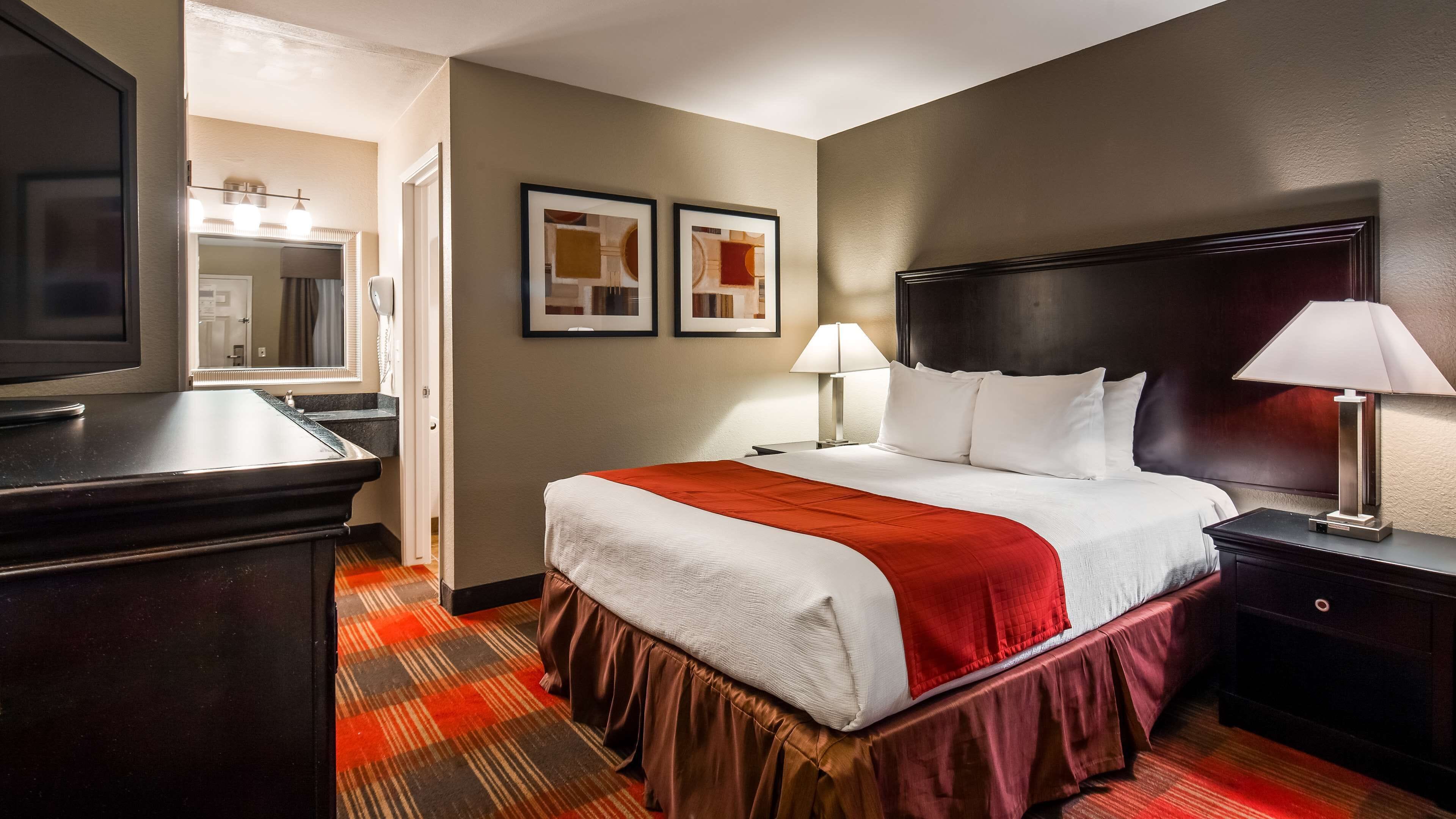 Chambre Standard, 1 grand lit, non-fumeur, réfrigérateur et four à micro-ondes