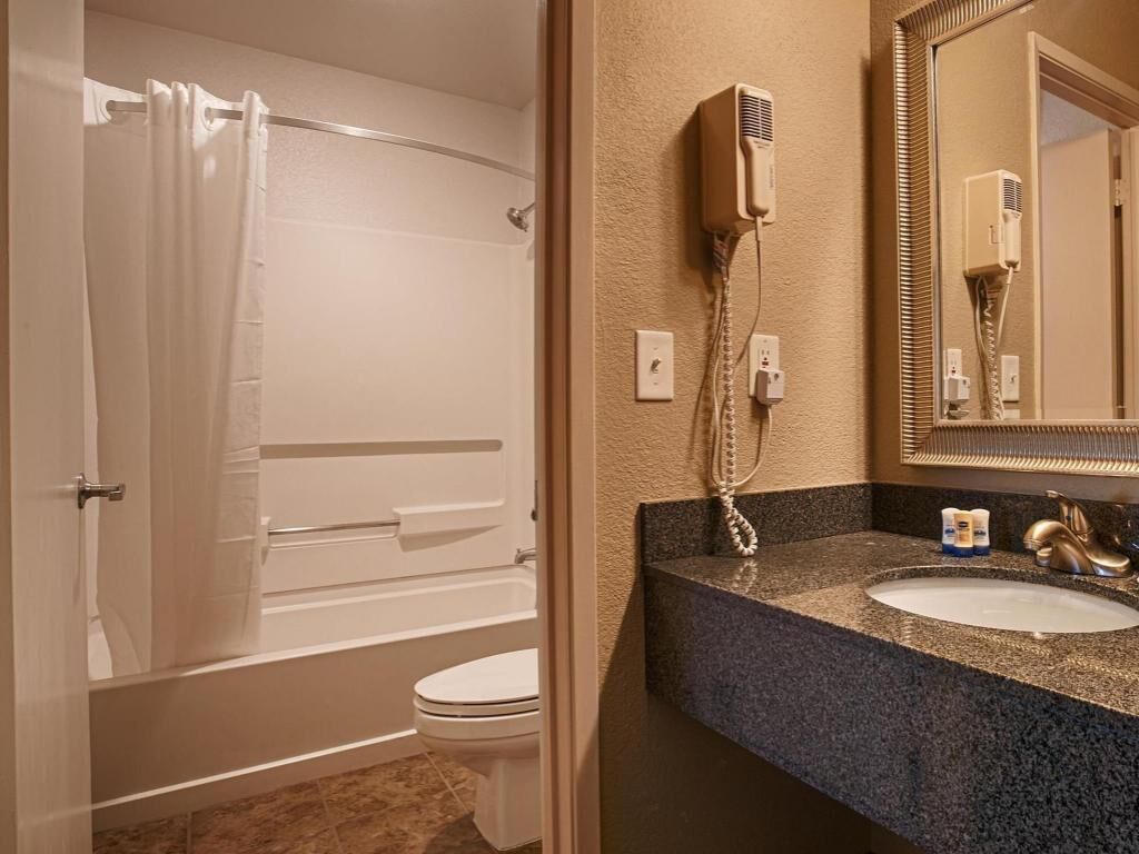 Salle de bain | Douche, articles de toilette (gratuits), séchoir à cheveux