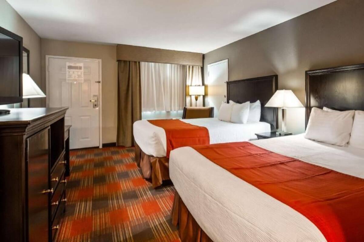 Coffre-fort, bureau, espace de travail pour ordinateurs portables