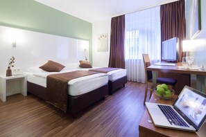 Hypo-allergenic bedding, minibar, in-room safe, desk