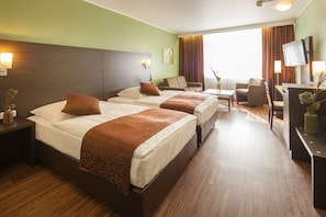 Hypo-allergenic bedding, minibar, in-room safe, desk - Hotel Mondial (Langenfeld)