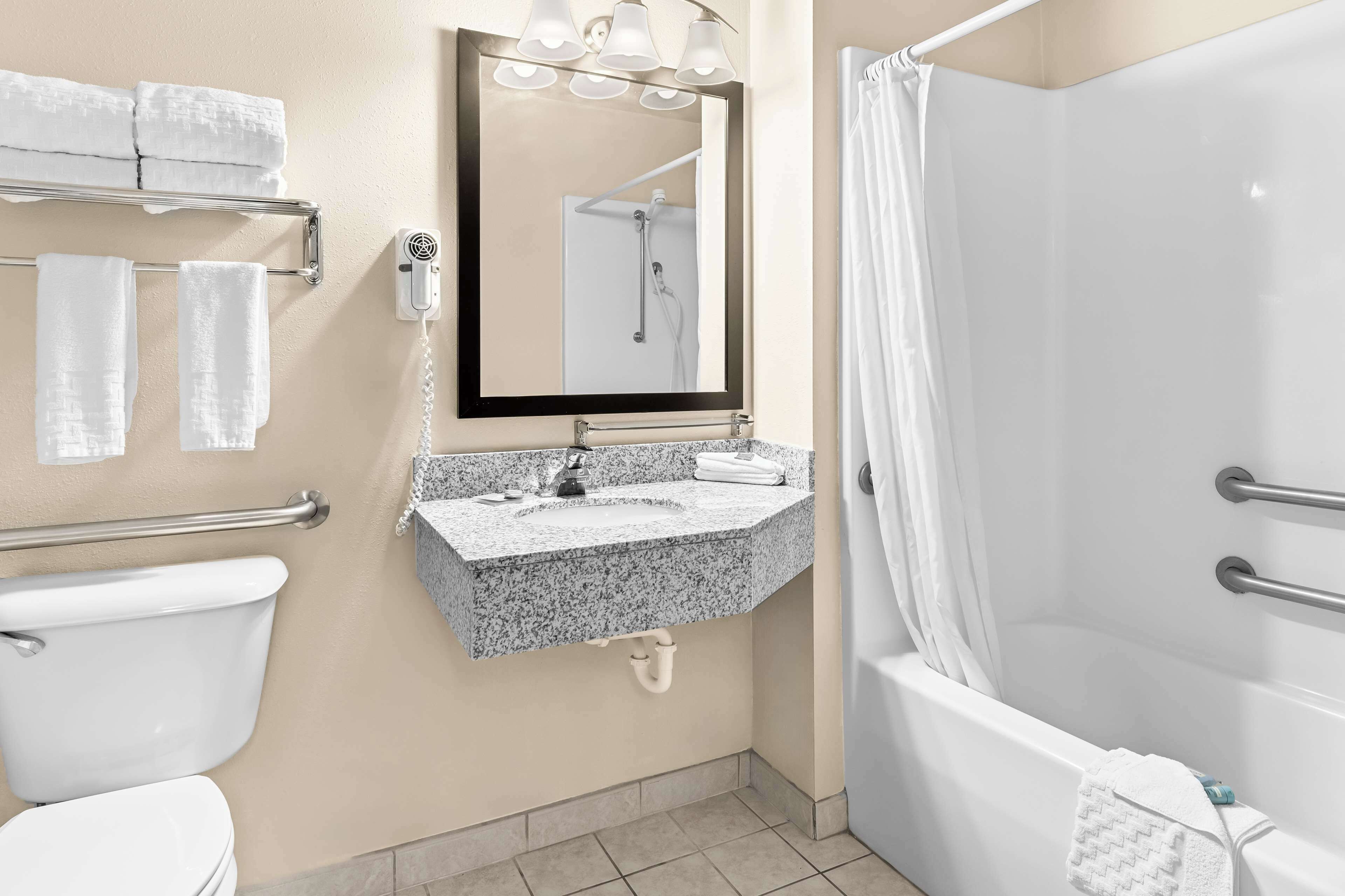 combined shower/bathtub, free toiletries, hair dryer, towels