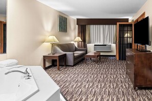 ستائر تعتيم ومكواة/لوح كي وملاءات أسرّة