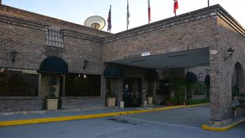 Vista frontal de la propiedad