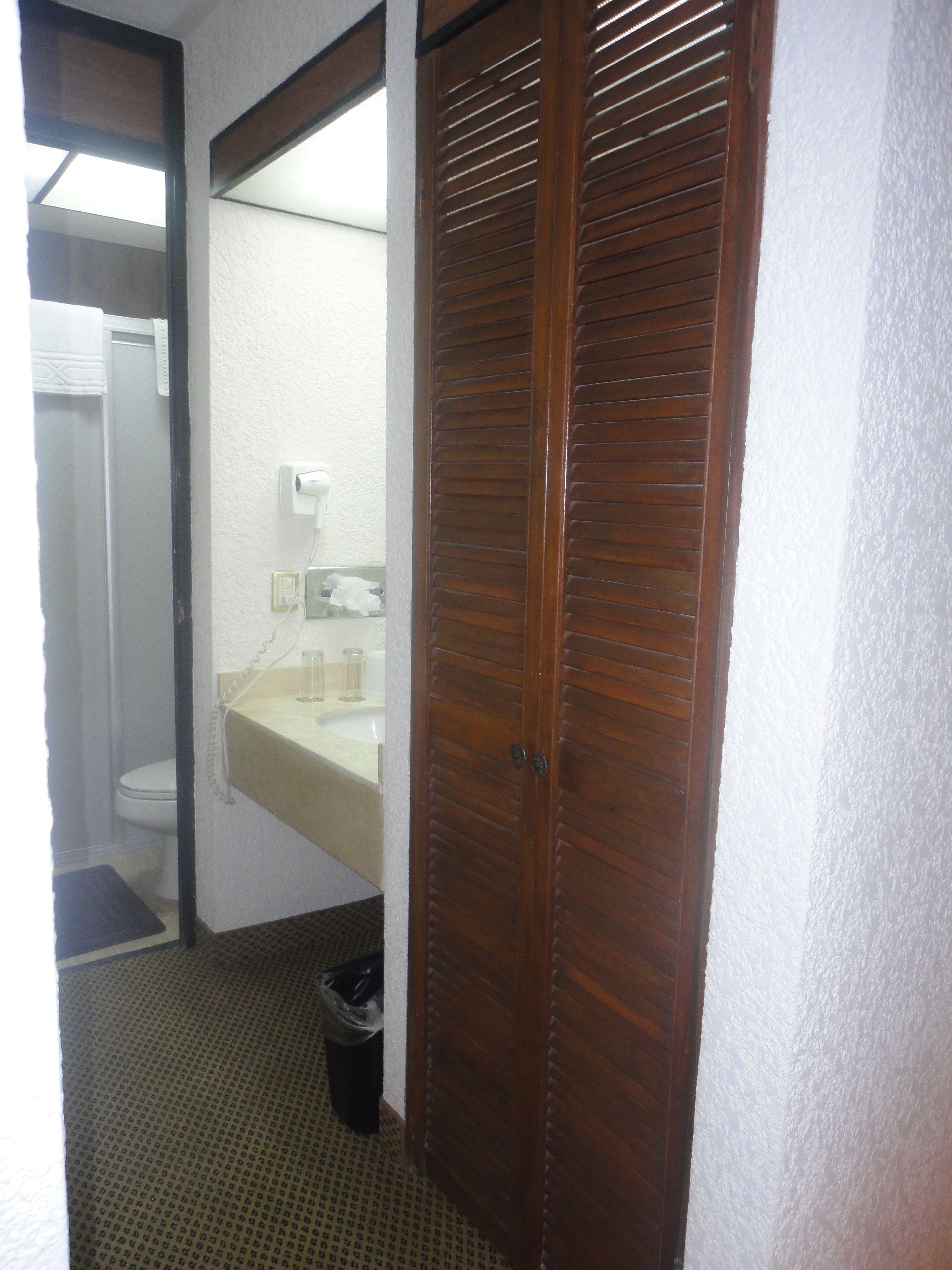 standard room, 1 king bed | bathroom | shower, free toiletries, hair dryer, towels