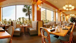 Breakfast served - LaPlaya Resort, Daytona Beach (Daytona Beach)