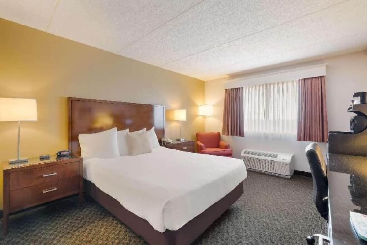 In-room safe, iron/ironing board, free WiFi, bed sheets