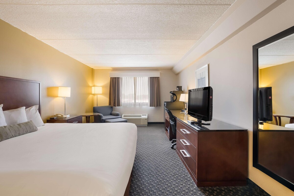 In-room safe, iron/ironing board, free WiFi, bed sheets