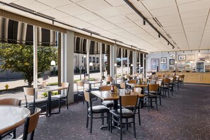 Free breakfast - Best Western Riverfront Inn (Marinette)