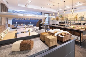 Daily full breakfast (EUR 19 per person)