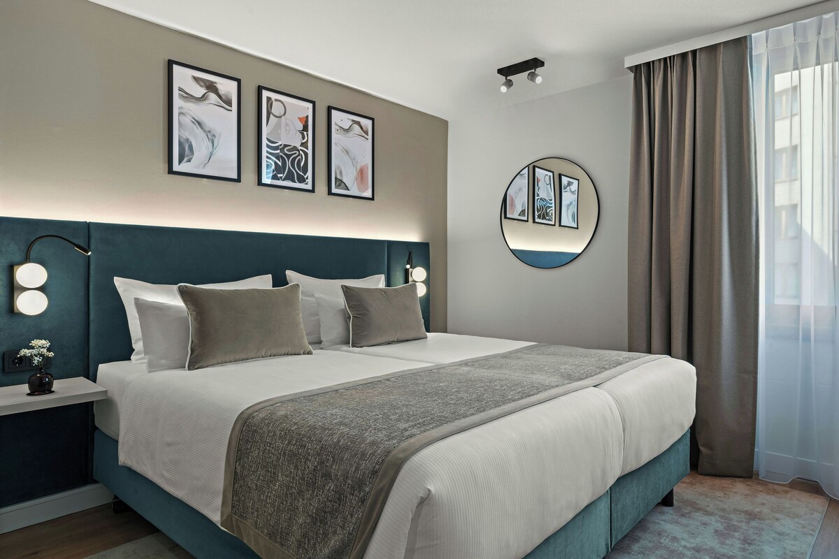 Comfort Twin Room | Premium bedding, minibar, in-room safe, desk