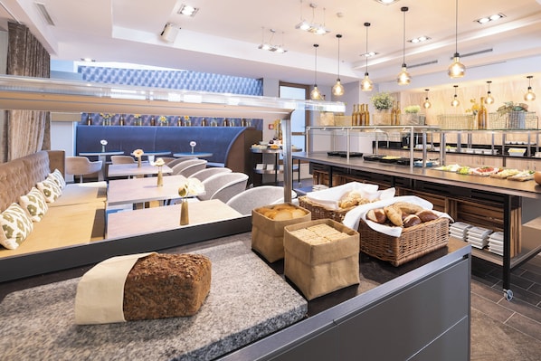 Daily full breakfast (EUR 19 per person)