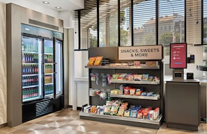 Kahve/çay makinesi, buzdolabı, elektrikli su ısıtıcısı 