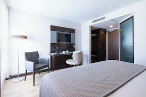 Premium bedding, minibar, in-room safe, desk