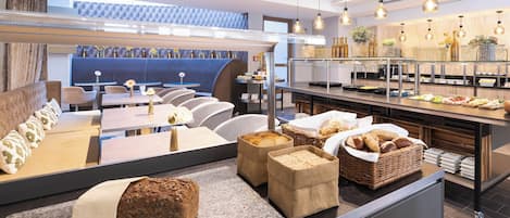 Daily full breakfast (EUR 19 per person)