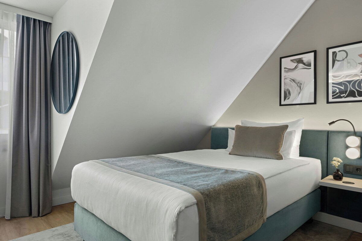 Comfort Single Room | Premium bedding, minibar, in-room safe, desk