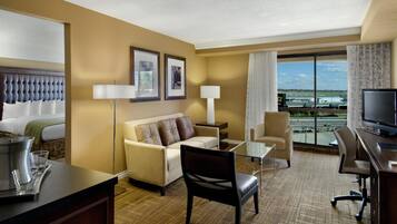Deluxe Suite, 1 King Bed (with Sitting Area) | Living area