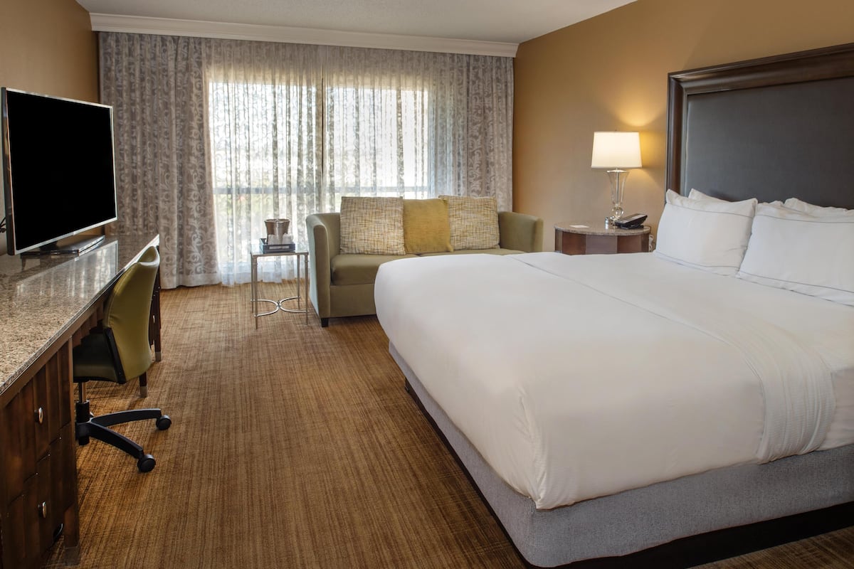 Chambre Deluxe, 1 trĂšs grand lit, vue sur la cour intĂ©rieure | Literie hypoallergĂ©nique, coffre-fort, bureau, rideaux dâobscurcissement