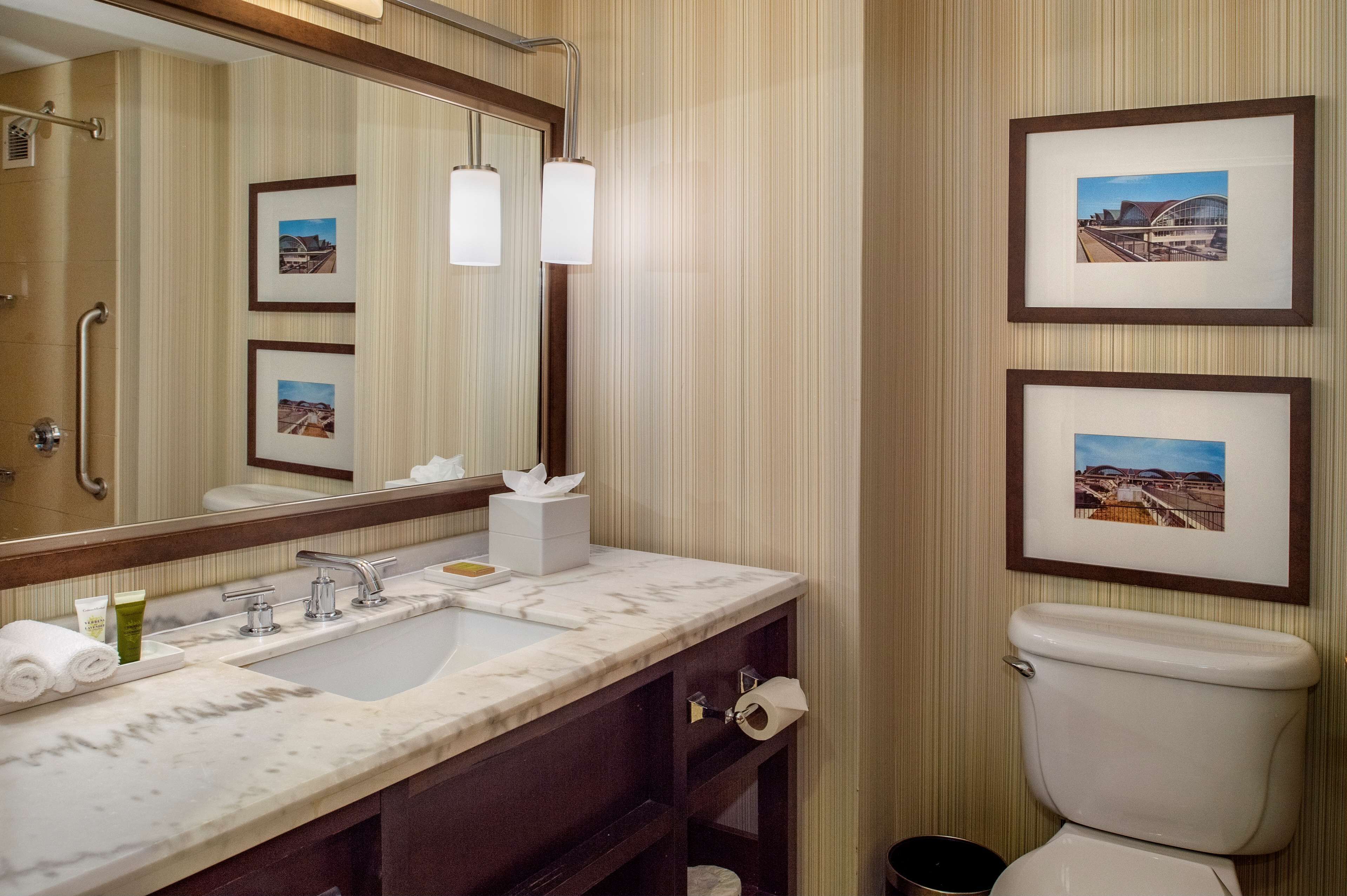 combined shower/bathtub, free toiletries, hair dryer, towels