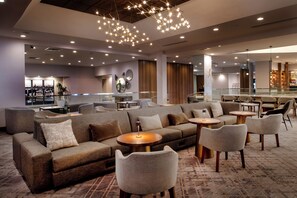 Lobby - Hilton St. Louis Airport (St. Louis)