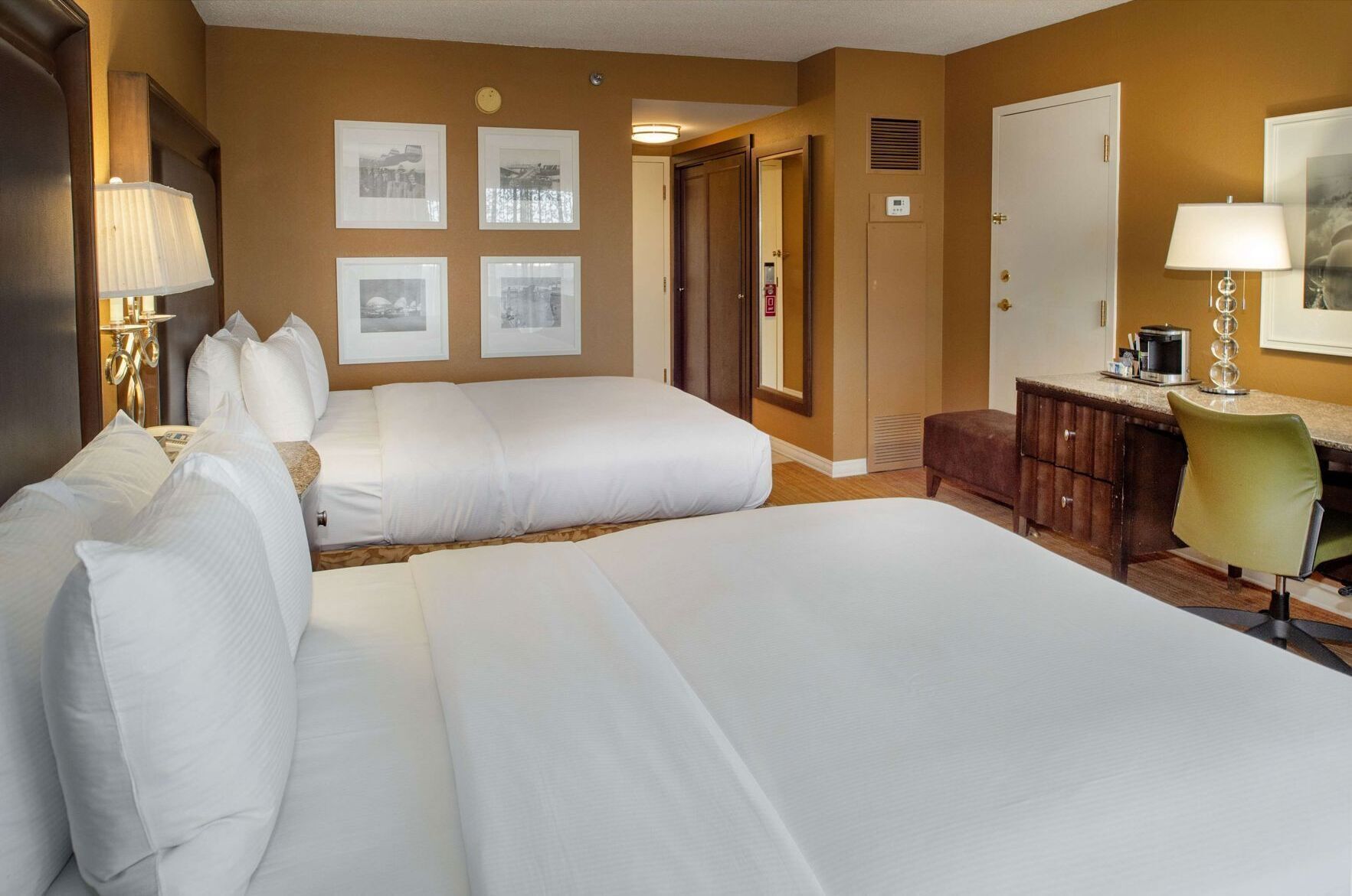 Hypo-allergenic bedding, in-room safe, desk, blackout curtains